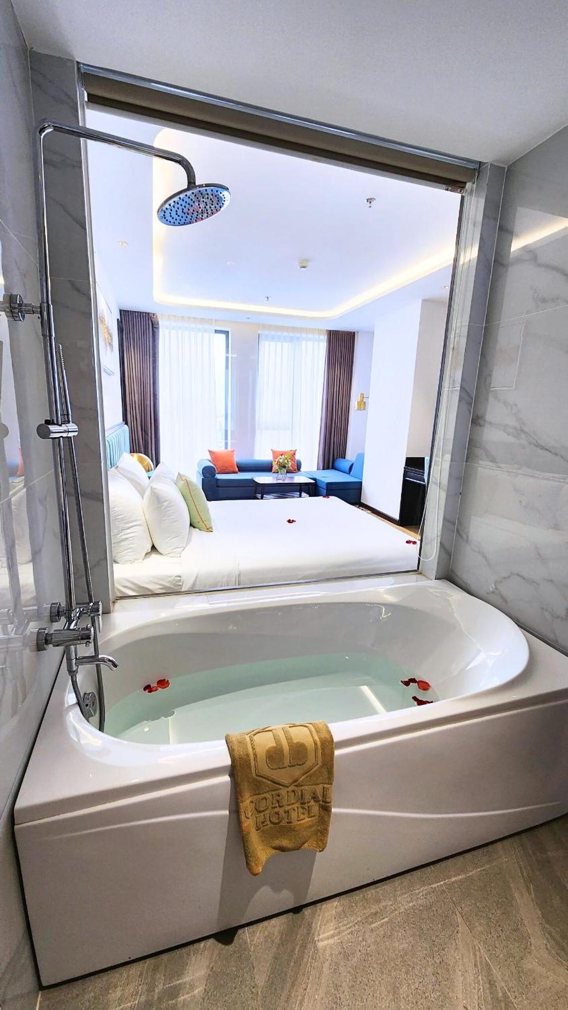Cordial Grand Hotel Da Nang Beach - Infinity Rooftop Pool 외부 사진